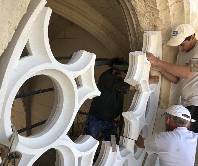 Installation of the chapel's West Rose Window at Château & Jardin des Milandes